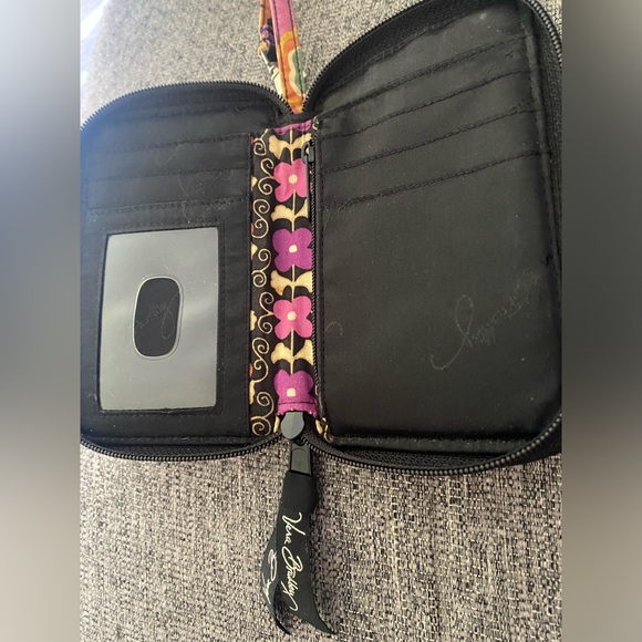 Vera Bradley Suzani Wristlet - Picture 4 of 4